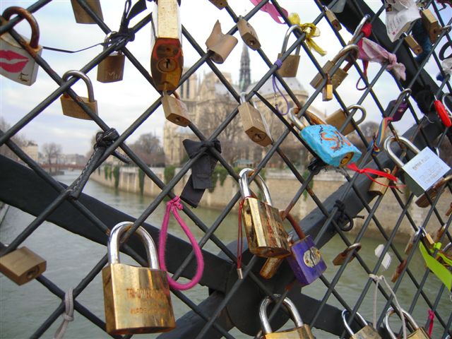 Cadenas pont archeveche