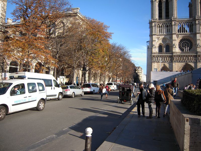 Parvis Notre Dame oct 2013 002